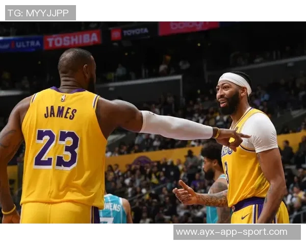 拉塞尔训练态度不佳防守懒散引发队友不满情绪升级